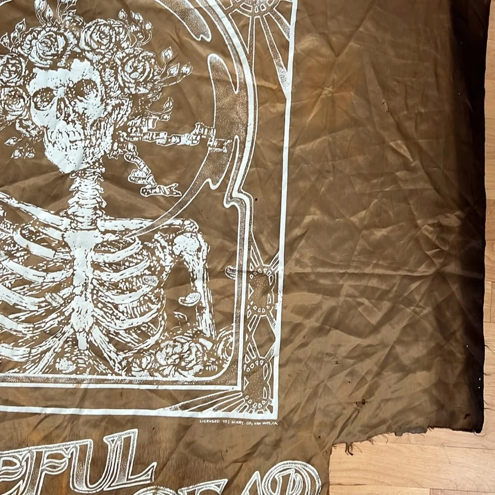1986 Grateful Dead Skeleton Banner/Tapestry/Flag | Golden-Brown + White | 30x43